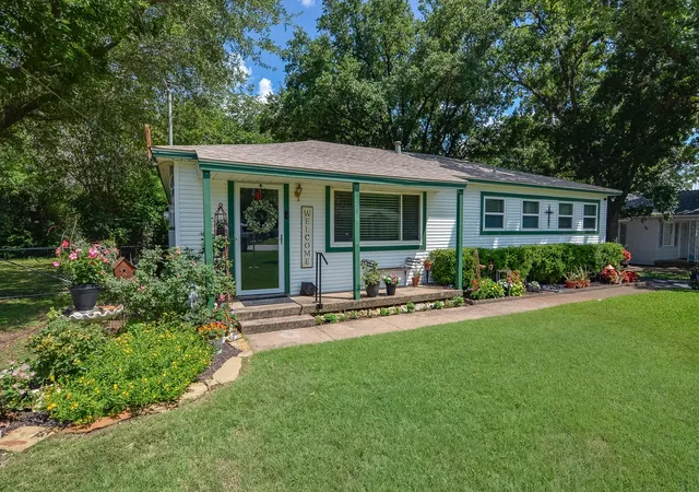 Photo 1 of Single family home for sale at 529 Lee St, Cedar Hill, TX 75104 | MLS# 21308010 | Listing updated on 2026-09-06