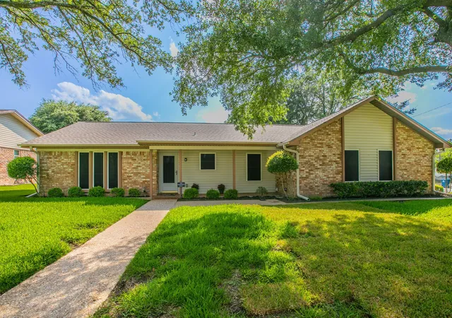 1st image of 241 Travis Ln, Hewitt, TX 76643 | MLS# 21310485