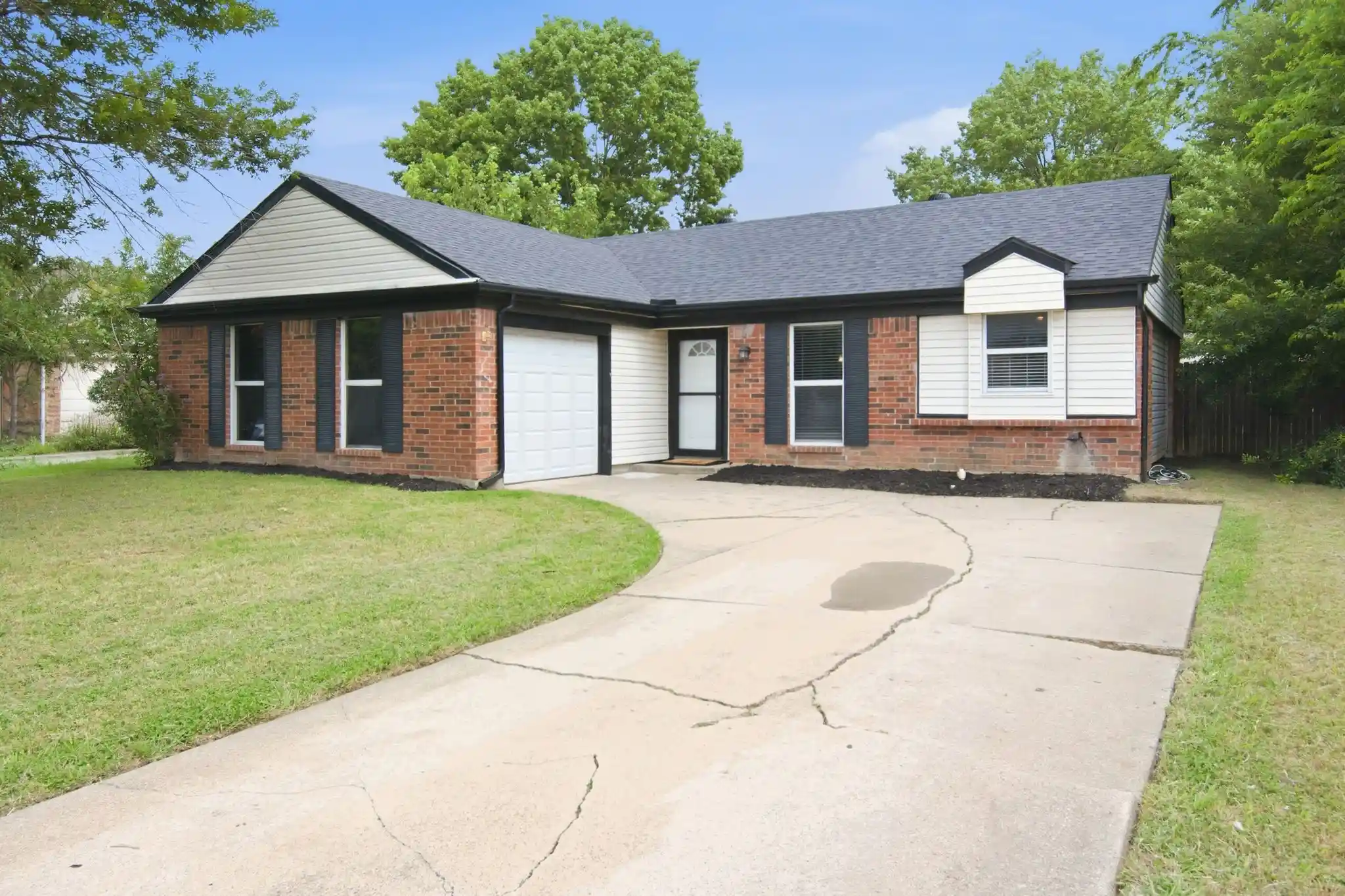 Photo 1 of Single family home for sale at 3909 Dogwood Ct, Fort Worth, TX 76137 | MLS# 21307649 | Listing updated on 2026-10-26