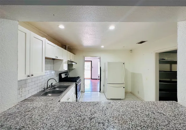 Photo 2 of Single family home for sale at 5032 Goodman Ave, Fort Worth, TX 76107 | MLS# 21308642 | Listing updated on 2026-08-22