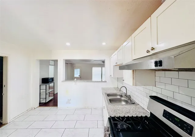 Photo 3 of Single family home for sale at 5032 Goodman Ave, Fort Worth, TX 76107 | MLS# 21308642 | Listing updated on 2026-08-22