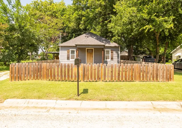Homes for sale in Bowie, TX | 205 E Nelson St, Bowie, TX 76230 | MLS# 21311100