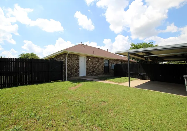 16th image of 2910 Tanglewood Dr, Lancaster, TX 75134 | MLS# 21311296
