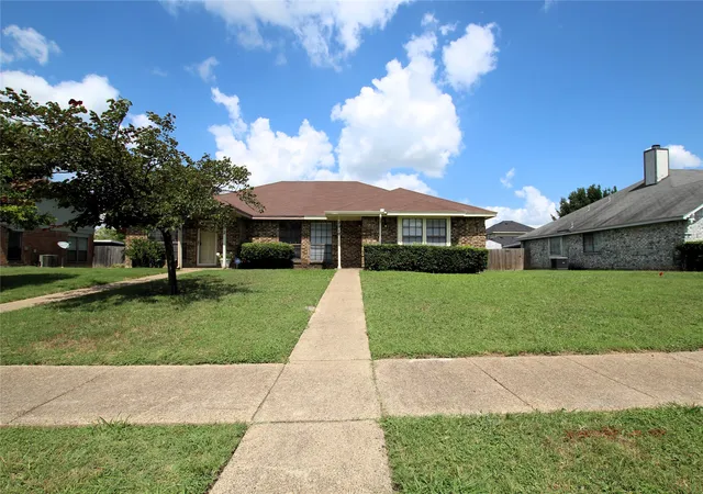 1st image of 2910 Tanglewood Dr, Lancaster, TX 75134 | MLS# 21311296
