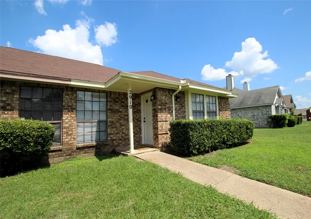 3rd image of 2910 Tanglewood Dr, Lancaster, TX 75134 | MLS# 21311296
