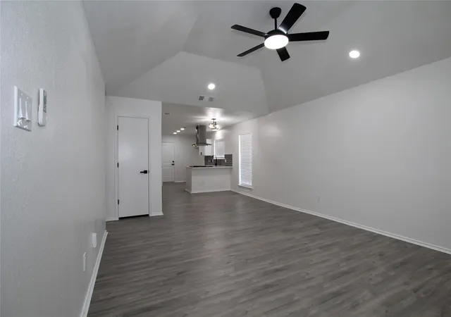 4th image of 2910 Tanglewood Dr, Lancaster, TX 75134 | MLS# 21311296