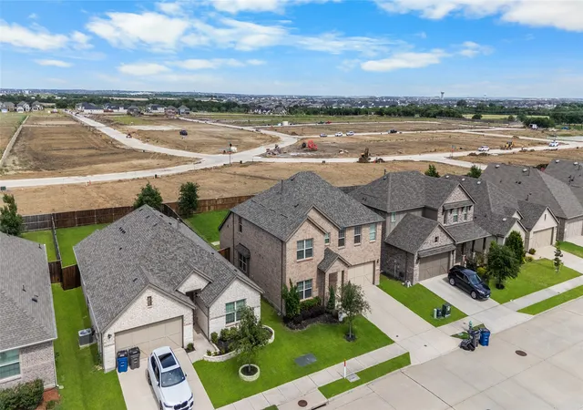 Photo 4 of Single family home for sale at 5020 Wilder Ave, Aubrey, TX 76227 | MLS# 21299710 | Listing updated on 2026-09-03