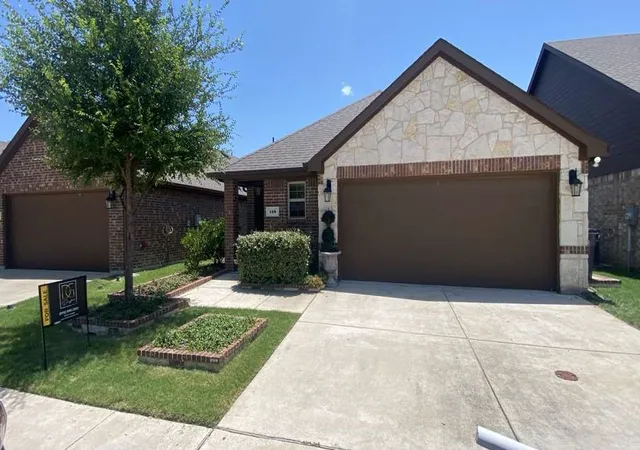 Photo 1 of Single family home for sale at 128 Morgan Dr, Red Oak, TX 75154 | MLS# 21304360 | Listing updated on 2026-08-22