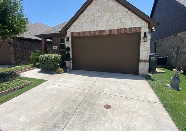 Photo 3 of Single family home for sale at 128 Morgan Dr, Red Oak, TX 75154 | MLS# 21304360 | Listing updated on 2026-08-22