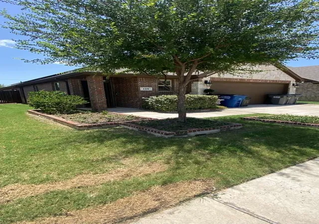 Photo 3 of Single family home for sale at 128 Morgan Dr, Red Oak, TX 75154 | MLS# 21304360 | Listing updated on 2026-08-22