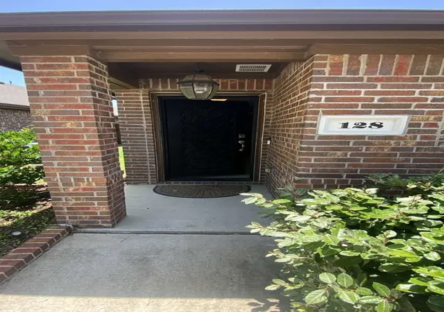 Photo 4 of Single family home for sale at 128 Morgan Dr, Red Oak, TX 75154 | MLS# 21304360 | Listing updated on 2026-08-22