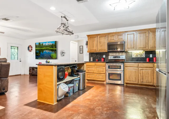 Photo 3 of Single family home for sale at 6338 Fm 933, Blum, TX 76627 | MLS# 21309524 | Listing updated on 2026-08-22