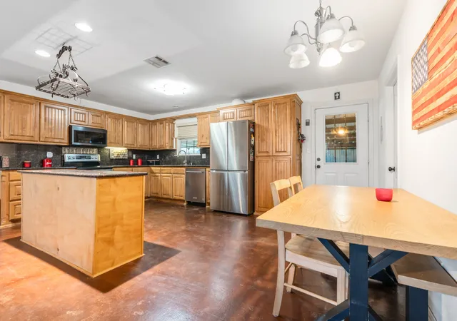 Photo 4 of Single family home for sale at 6338 Fm 933, Blum, TX 76627 | MLS# 21309524 | Listing updated on 2026-08-22