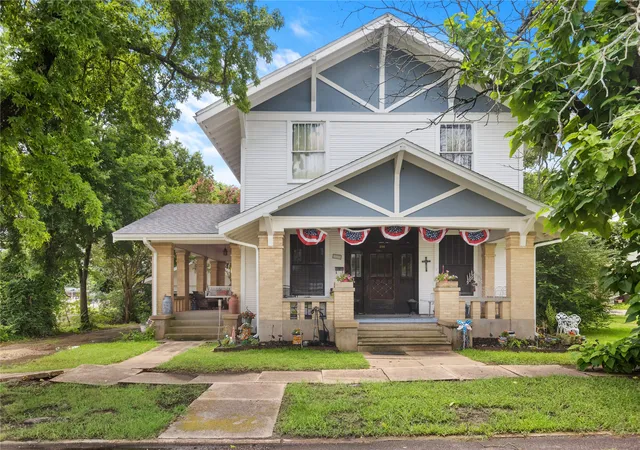Photo 1 of Single family home for sale at 300 Hickory St, Honey Grove, TX 75446 | MLS# 21304606 | Listing updated on 2026-08-22