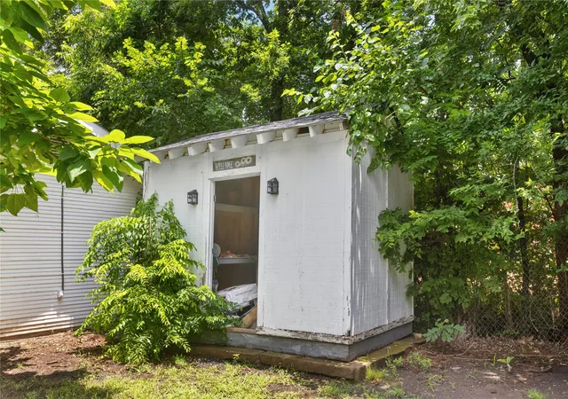 Photo 32 of Single family home for sale at 300 Hickory St, Honey Grove, TX 75446 | MLS# 21304606 | Listing updated on 2026-08-22