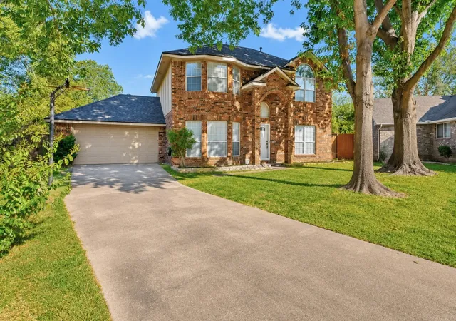 Photo 2 of Sale Pending at 2505 Classic Ct W, Bedford, TX 76021 | MLS# 21310276 | Listing updated on 2026-07-08