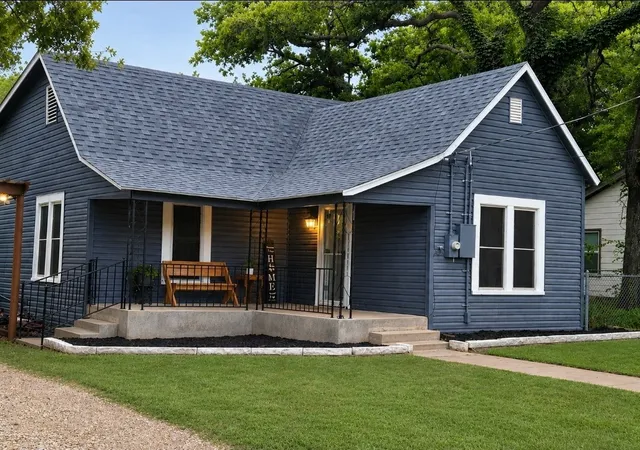 1st image of 1011 Franklin St, Weatherford, TX 76086 | MLS# 21311263
