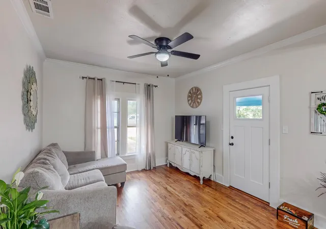 5th image of 1011 Franklin St, Weatherford, TX 76086 | MLS# 21311263