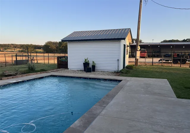 Photo 1 of Single family home for sale at 978 Longbranch Rd, Nocona, TX 76255 | MLS# 21309997 | Listing updated on 2026-09-18