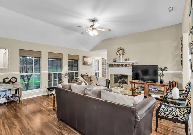 4th image of 412 Glenbrook Dr, Kennedale, TX 76060 | MLS# 21309858