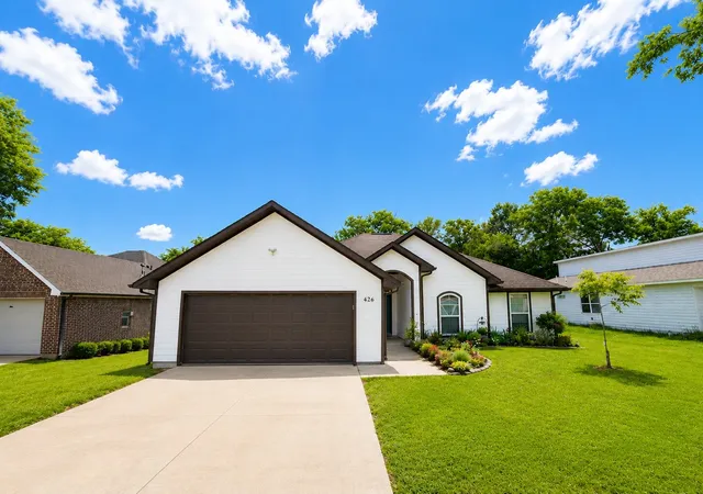Homes for sale in East Tawakoni, TX | 426 Oak Leaf Trl, East Tawakoni, TX 75472 | MLS# 21311297