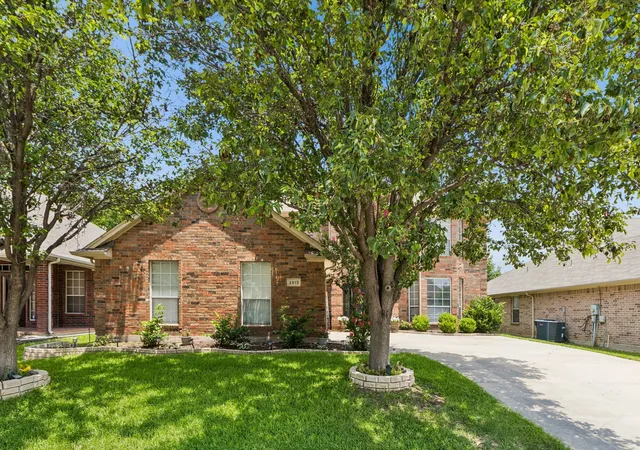 1st image of 2813 Flint Rock Dr, Fort Worth, TX 76131 | MLS# 21306943