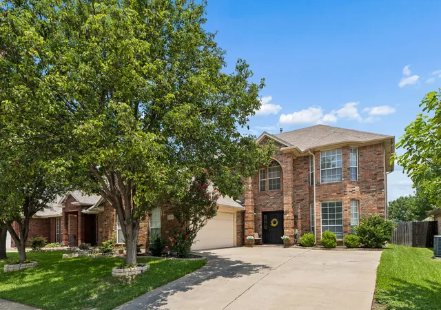 2nd image of 2813 Flint Rock Dr, Fort Worth, TX 76131 | MLS# 21306943