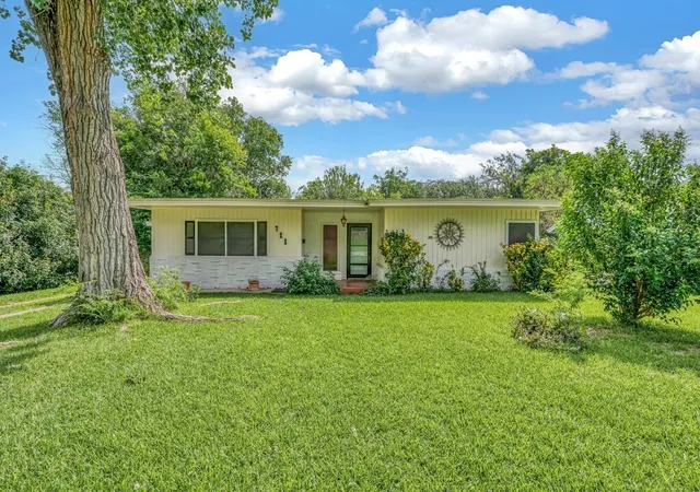 1st image of 711 N 43rd St, Waco, TX 76710 | MLS# 21309037