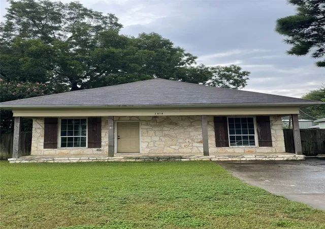 Homes for sale in Denison, TX | 1414 W Sears St, Denison, TX 75020 | MLS# 21311010
