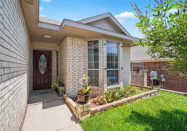 Photo 3 of Single family home for sale at 9936 Blue Bell Dr, Fort Worth, TX 76108 | MLS# 21311523 | Listing updated on 2026-08-30