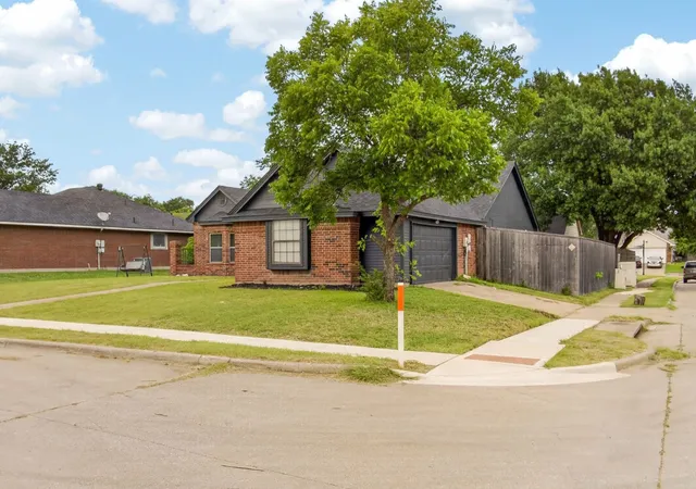 Photo 2 of Single family home for sale at 3651 Stresa Ln, Grand Prairie, TX 75052 | MLS# 21310446 | Listing updated on 2026-08-30
