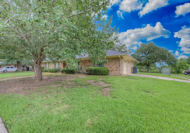 Photo 3 of Single family home for sale at 3331 Chaumont Cir, Shreveport, LA 71118 | MLS# 21311568 | Listing updated on 2026-08-26