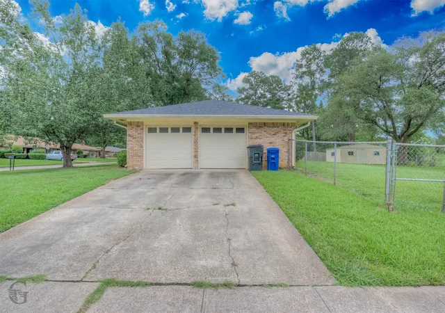 Photo 3 of Single family home for sale at 3331 Chaumont Cir, Shreveport, LA 71118 | MLS# 21311568 | Listing updated on 2026-08-26