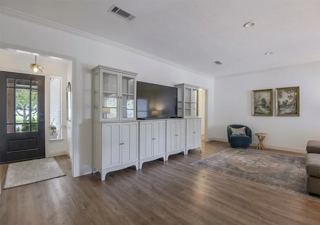 Photo 3 of Single family home for sale at 510 N Clark Rd, Duncanville, TX 75116 | MLS# 21310268 | Listing updated on 2026-08-29