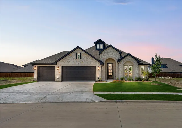 Photo 2 of Sale Pending at 325 London Dr, Lavon, TX 75166 | MLS# 21311603 | Listing updated on 2026-07-14