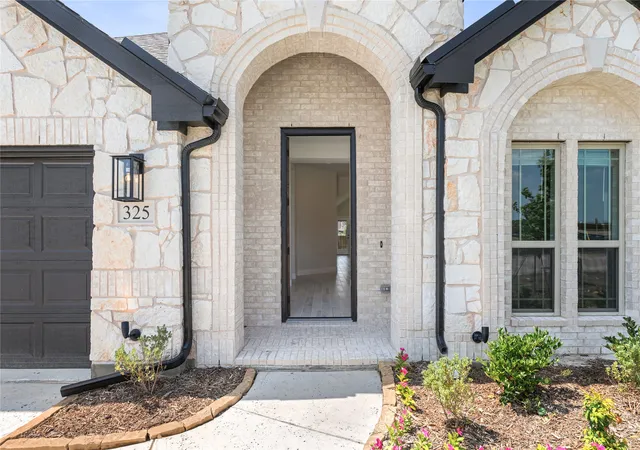 Photo 3 of Sale Pending at 325 London Dr, Lavon, TX 75166 | MLS# 21311603 | Listing updated on 2026-07-14