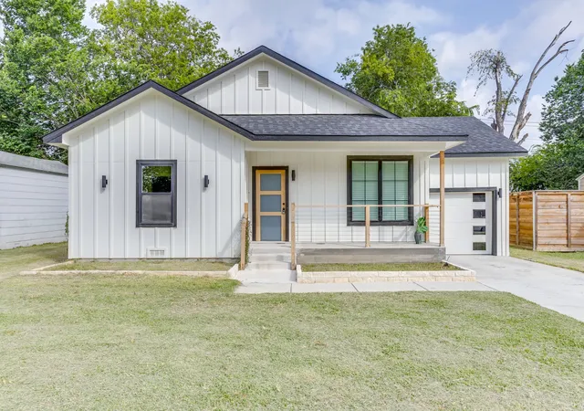 Single family home for sale at 3828 Winfield Ave, Fort Worth, TX 76109 | MLS# 21311545