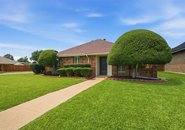 Homes for sale in Carrollton, TX | 2001 Espinosa Dr, Carrollton, TX 75010 | MLS# 21309551