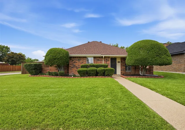 Homes for sale in Carrollton, TX | 2001 Espinosa Dr, Carrollton, TX 75010 | MLS# 21309551