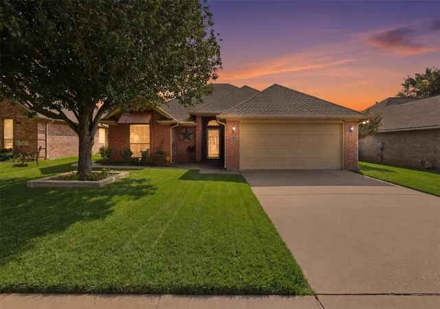 Photo 1 of Single family home for sale at 708 Hillcrest Dr, Cleburne, TX 76033 | MLS# 21311478 | Listing updated on 2026-08-20