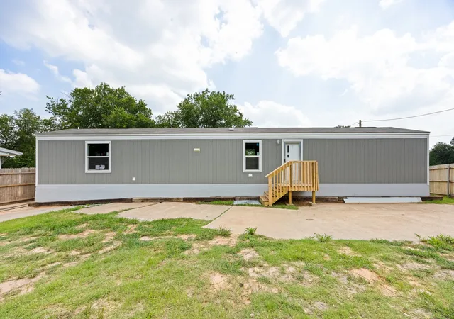 Photo 4 of Manufactured home for sale at 4202 Cortez Ct, Granbury, TX 76048 | MLS# 21295639 | Listing updated on 2026-10-06