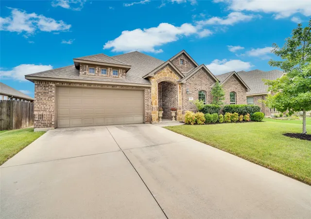 Photo 2 of Single family home for sale at 3226 Paisley Dr, Midlothian, TX 76065 | MLS# 21310896 | Listing updated on 2026-07-10