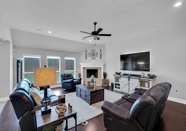 Photo 4 of Single family home for sale at 3226 Paisley Dr, Midlothian, TX 76065 | MLS# 21310896 | Listing updated on 2026-07-10