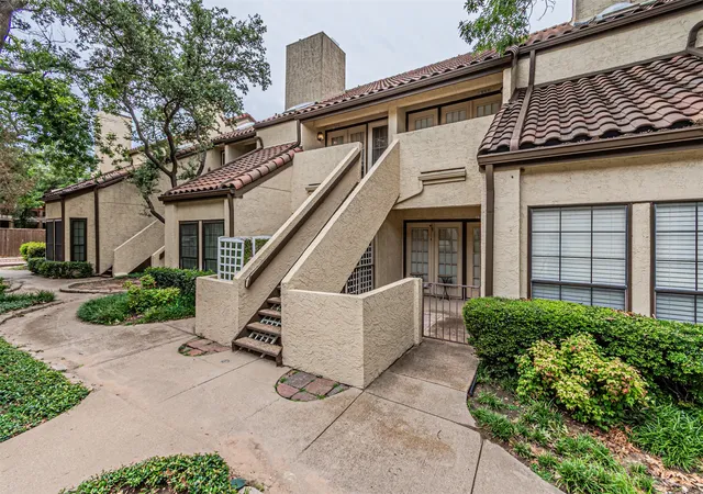 Listing Photo 4 - Condo for sale in building located at 5590 Spring Vly Rd, Dallas, TX 75254 - Unit #C205