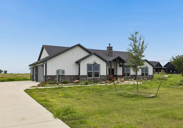 Homes for sale in Whitesboro, TX | 835 Club Lake Rd, Whitesboro, TX 76273 | MLS# 21295666