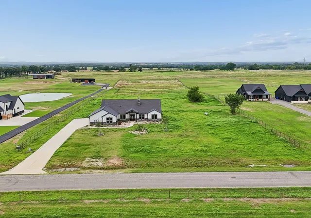 Homes for sale in Whitesboro, TX | 835 Club Lake Rd, Whitesboro, TX 76273 | MLS# 21295666