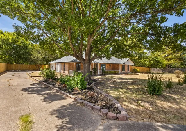 Photo 2 of Single family home for sale at 149 Lassetter Dr, Red Oak, TX 75154 | MLS# 21311715 | Listing updated on 2026-08-27