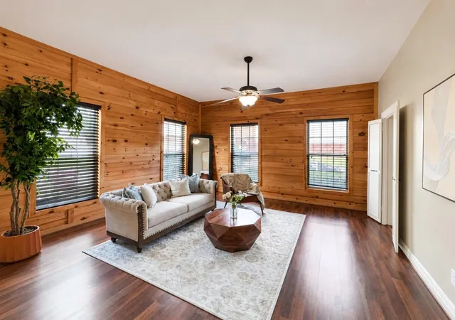 Photo 2 of Single family home for sale at 620 S Crockett St, Sherman, TX 75090 | MLS# 21299554 | Listing updated on 2026-09-17