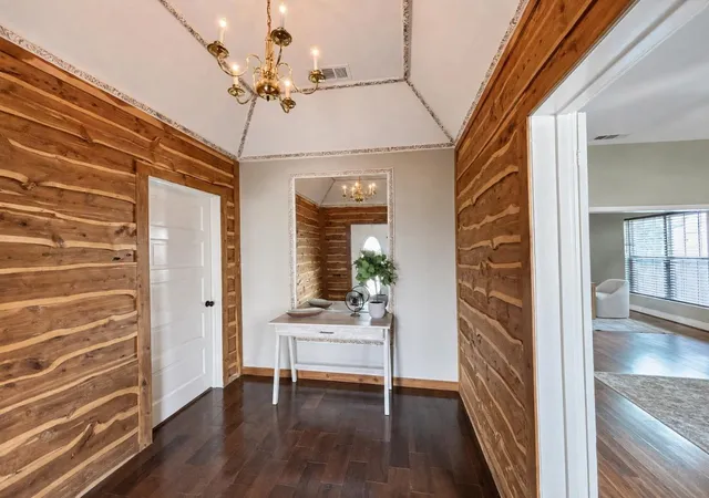 Photo 3 of Single family home for sale at 620 S Crockett St, Sherman, TX 75090 | MLS# 21299554 | Listing updated on 2026-09-17
