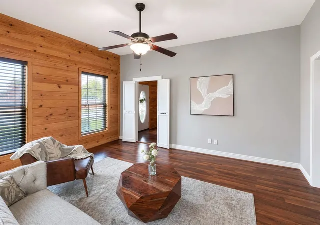 Photo 4 of Single family home for sale at 620 S Crockett St, Sherman, TX 75090 | MLS# 21299554 | Listing updated on 2026-09-17